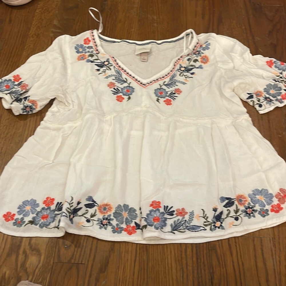 Stitched flower flowy top